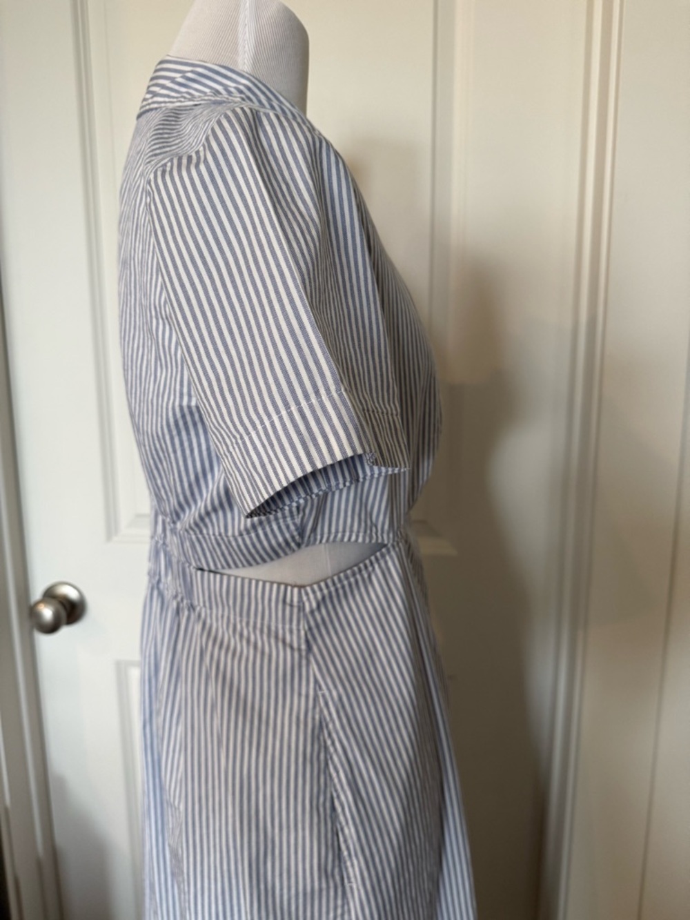 Old Navy Blue and White Striped Button-Front Midi Dress Small - Picture 4 of 6